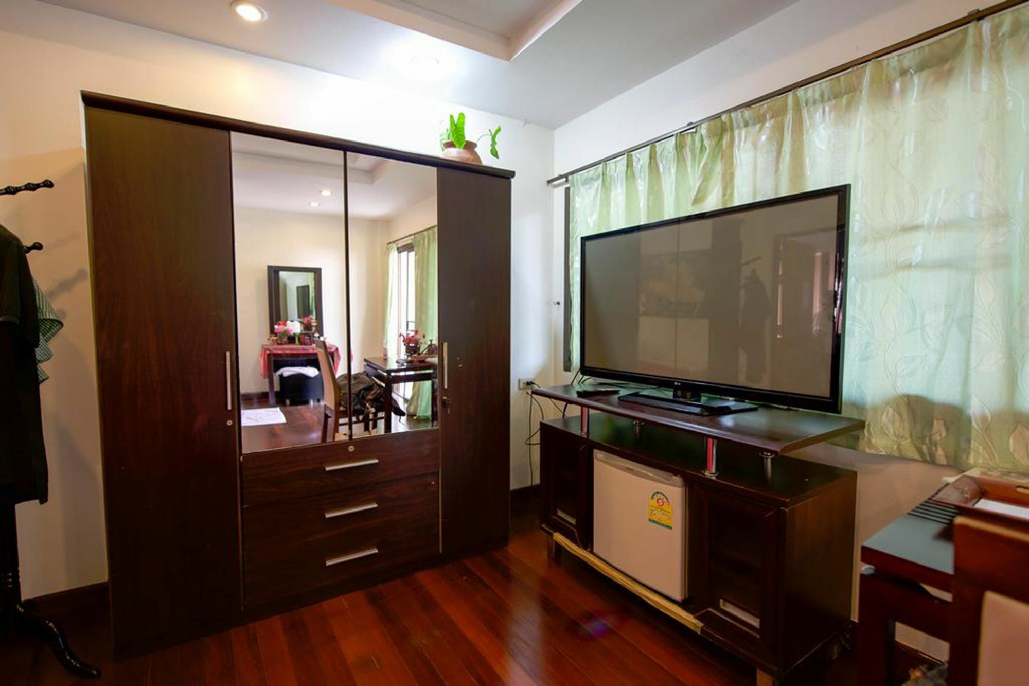 The Family Tree House Hotel Hua Hin Bagian luar foto