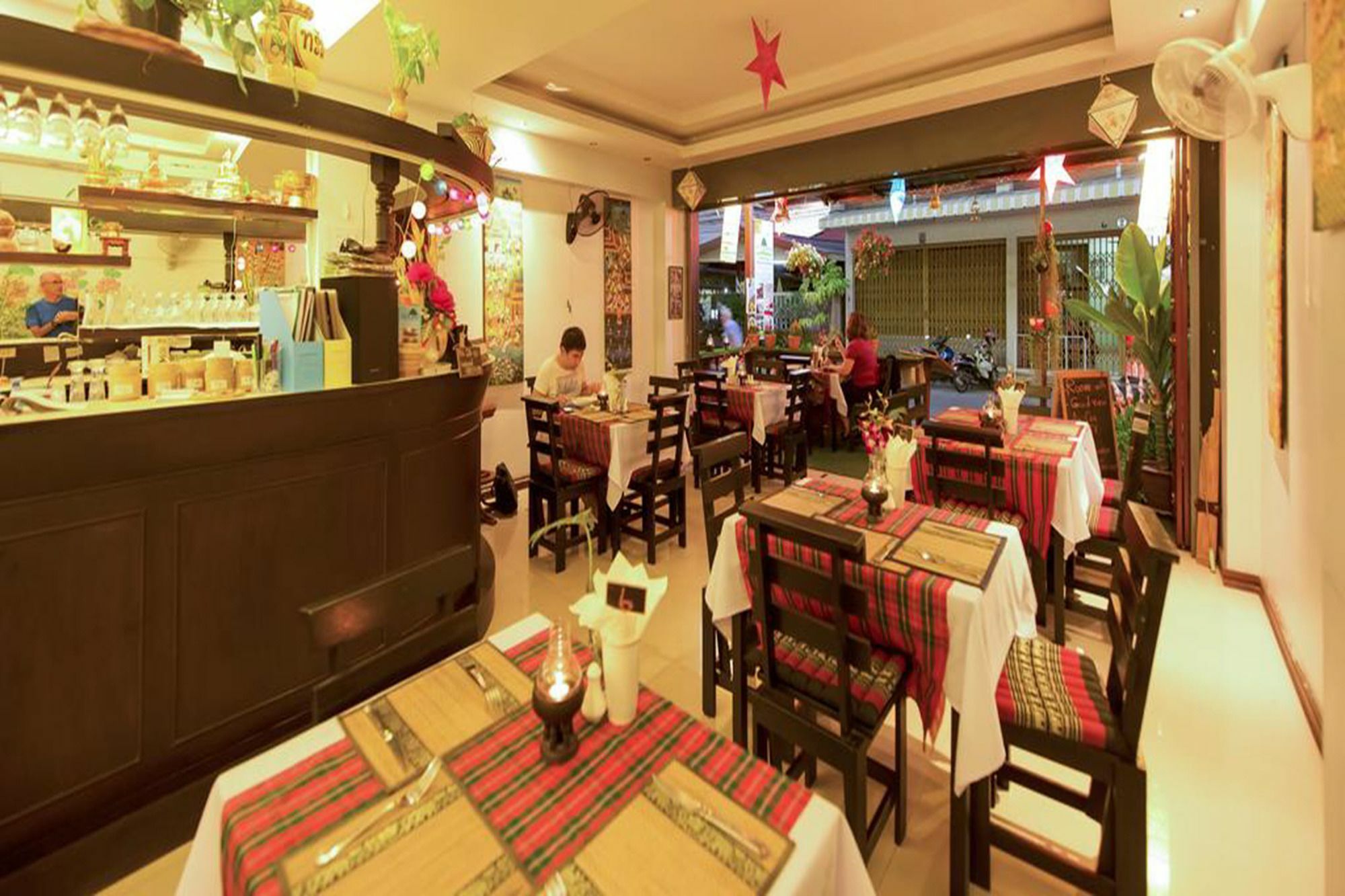 The Family Tree House Hotel Hua Hin Bagian luar foto