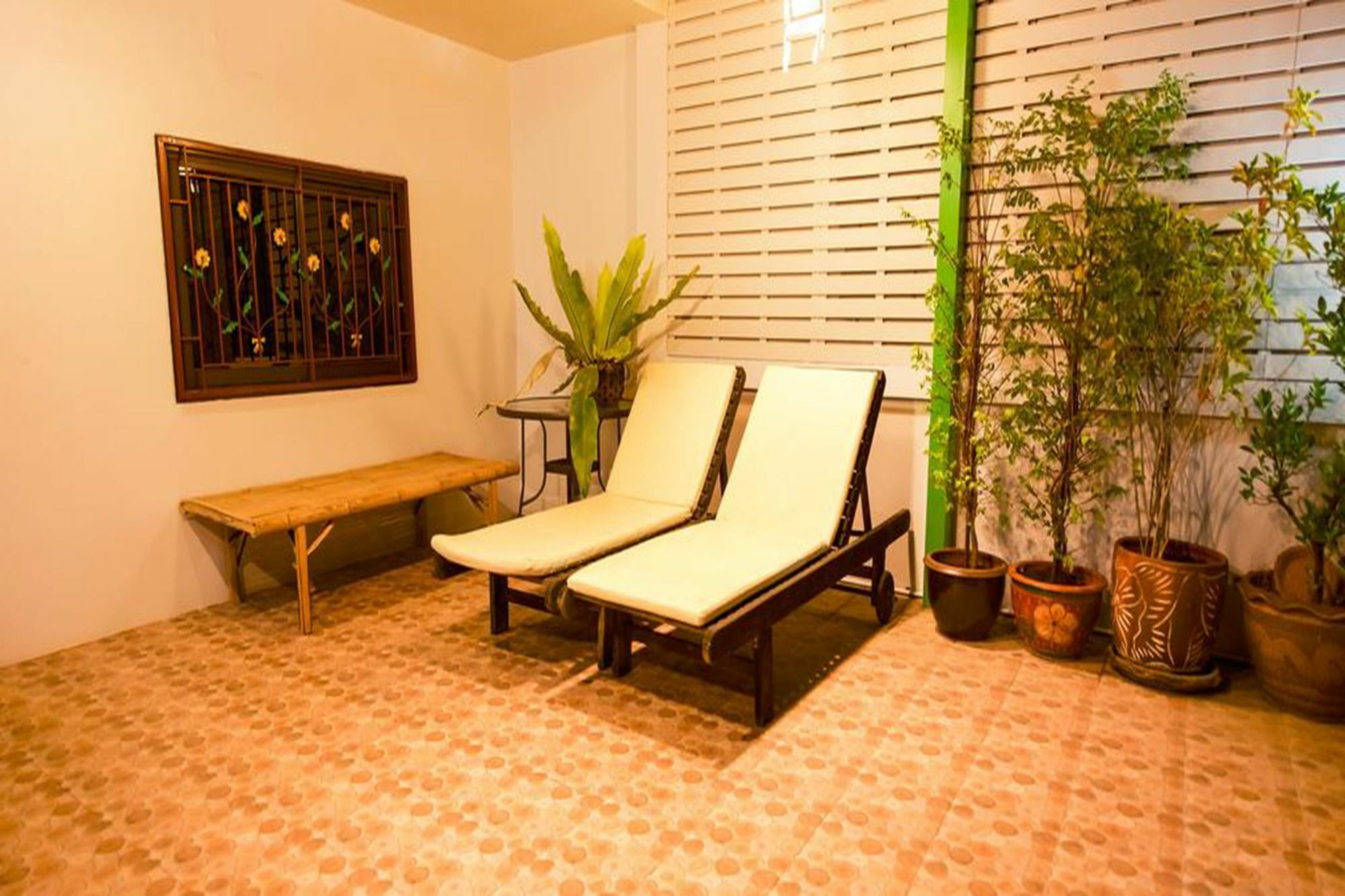 The Family Tree House Hotel Hua Hin Bagian luar foto