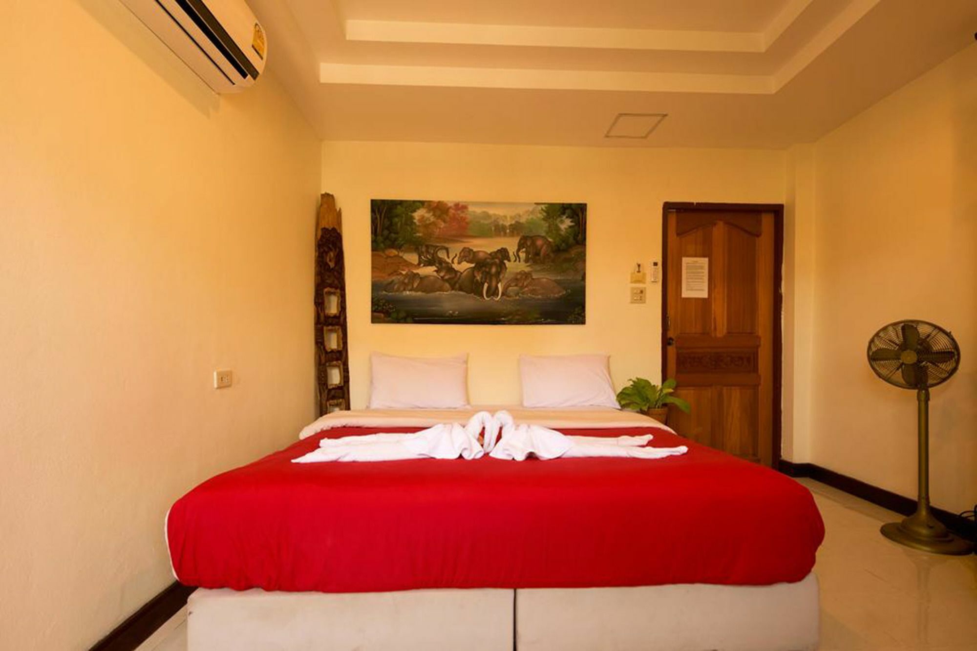 The Family Tree House Hotel Hua Hin Bagian luar foto